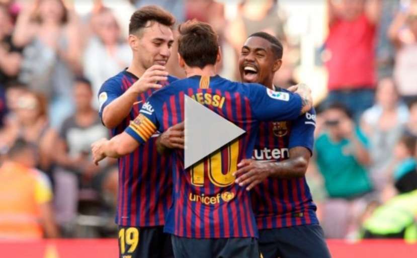 الحدادي مع لاعبي برشلونة