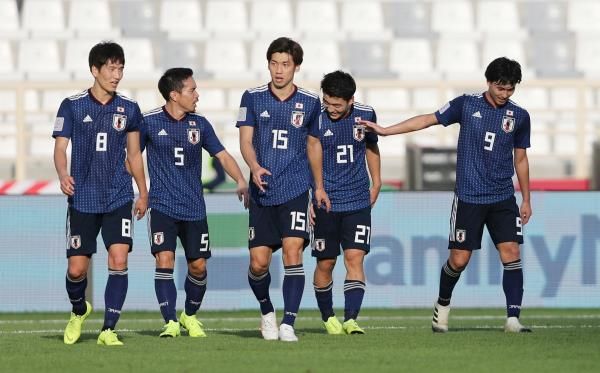 فرحة لاعبي اليابان