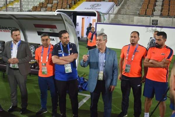 على هامش مران المنتخب السوري 