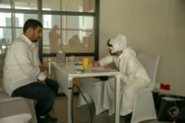 جانب من توزيع التذاكر