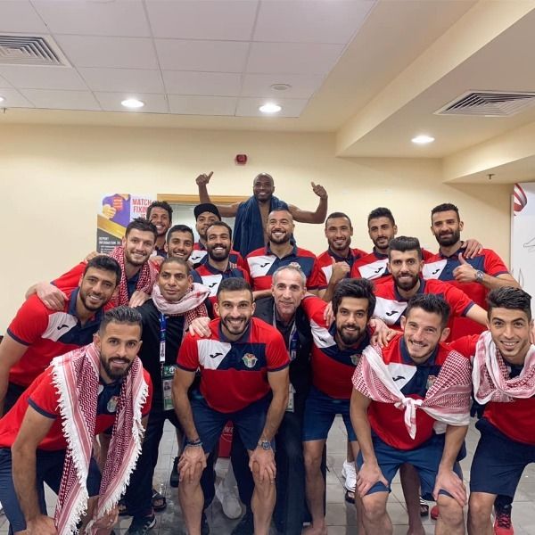 حداد مع لاعبي الأردن