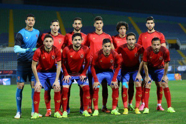 رمضان صبحي مع فريقه