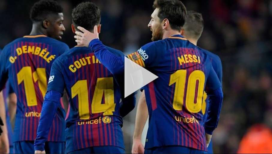 كوتينيو مع زملائه في برشلونة