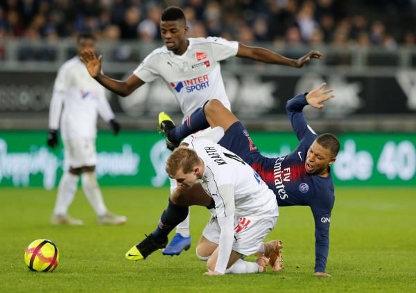 لقطة من المباراة 