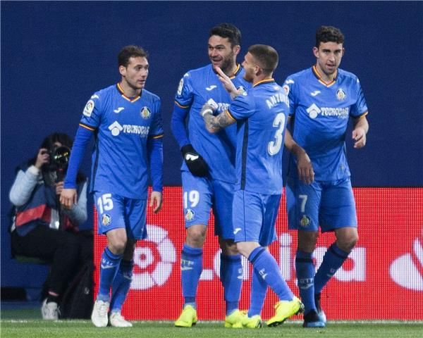 لاعبو خيتافي 