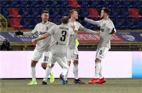 بيرنارديسكي مع لاعبي يوفنتوس