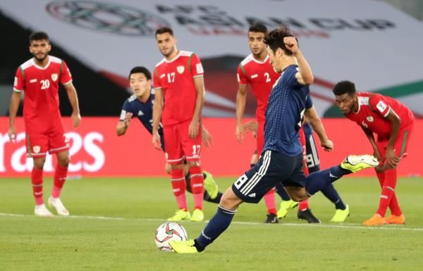 هاراجوتشي يسدد ركلة الجزاء