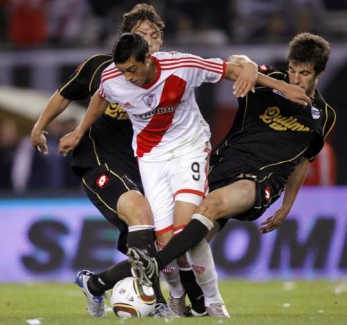 جانب من مباراة ريفر بليت وكليميس