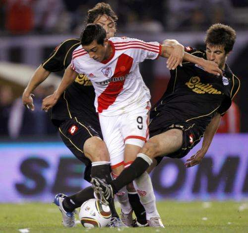 جانب من مباراة ريفر بليت وكليميس