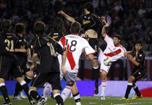 2010-09-27t011221z_01_bas108_rtridsp_3_soccer_reuters