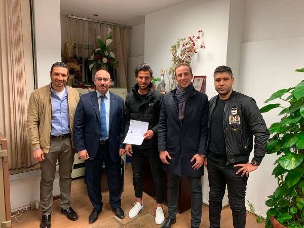 من جلسة التوقيع