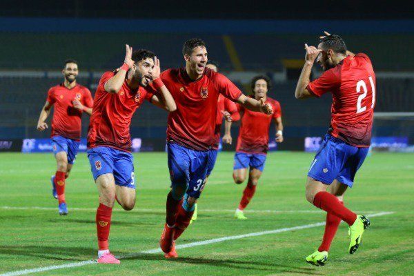  رمضان صبحي مع لاعبي الأهلي