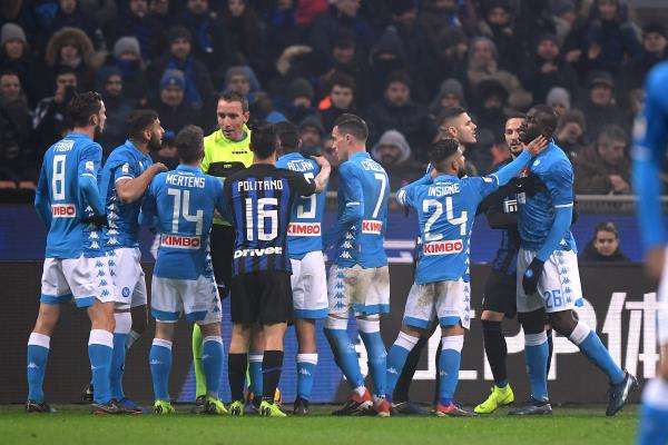 جانب من لقاء إنتر ونابولي