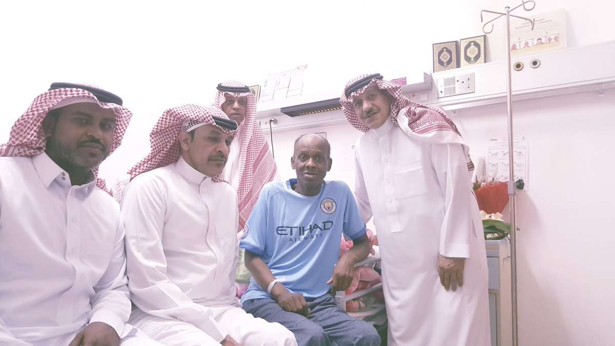 لاعبو النصر القدامى فى زيارة لمصطفى إدريس