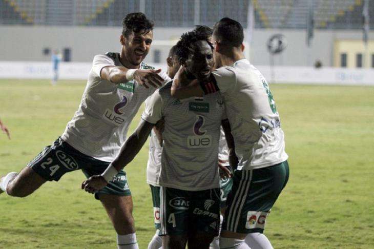 كوفي مع لاعبي المصري