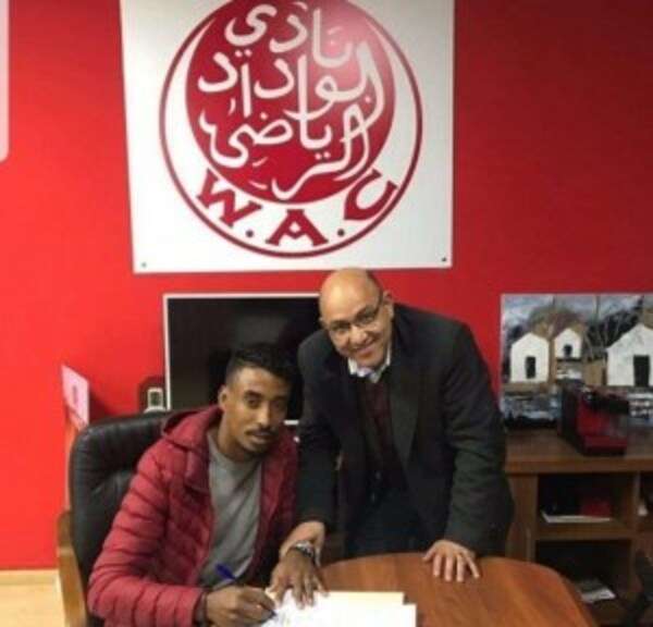 من توقيع اللاعب