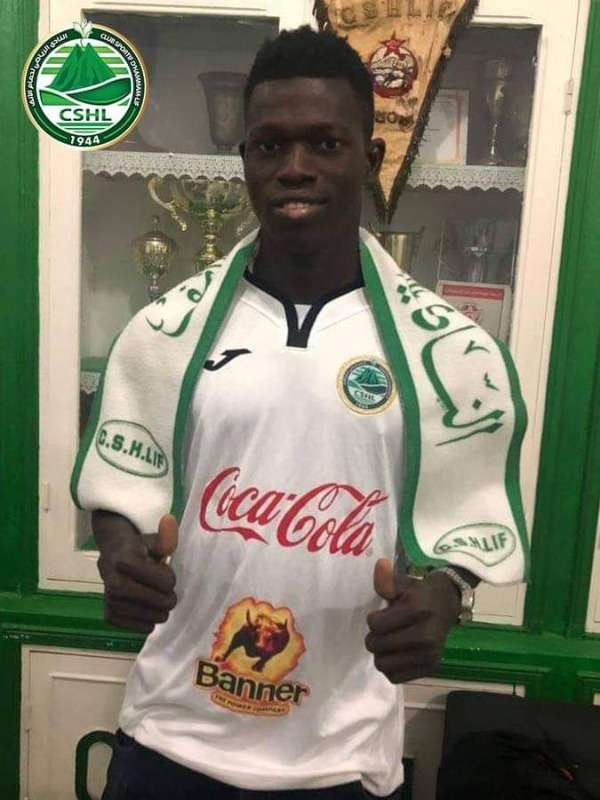 بوبكر سانجاري بقميص حمام الأنف