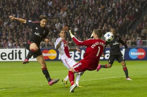 2010-09-28t193510z_01_ams05_rtridsp_3_soccer-champions_reuters
