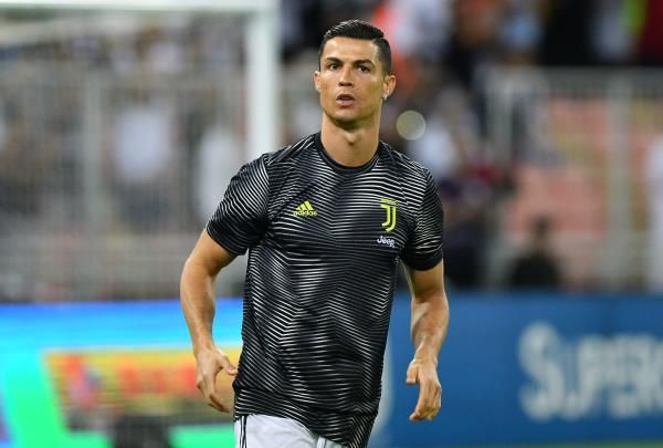 كريستيانو رونالدو أثناء الإحماء