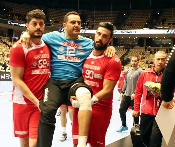 مقايز بعد إصابته