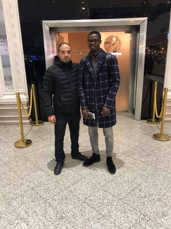 شاونا في مطار تونس