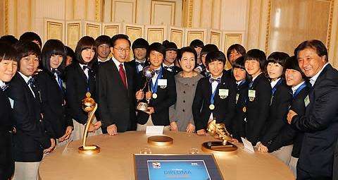 فخامة الرئيس لي ميونغ باك أستقبل بطلات العالم