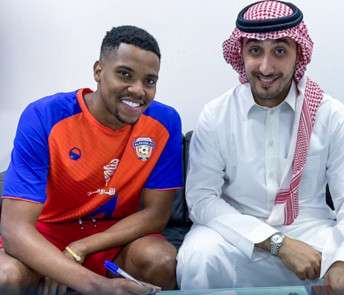 من توقيع اللاعب