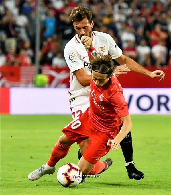 ?i=epa%2fsoccer%2f2018-09%2f2018-09-26%2f2018-09-26-07049539_epa