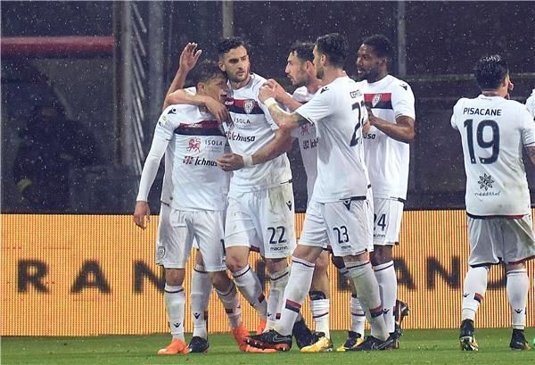 باريلا مع لاعبي كالياري