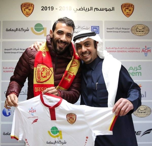  مختار بلخيثر بعد توقيع العقد مع القادسية