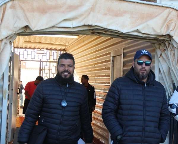 علي العمامي من ناحية اليسار