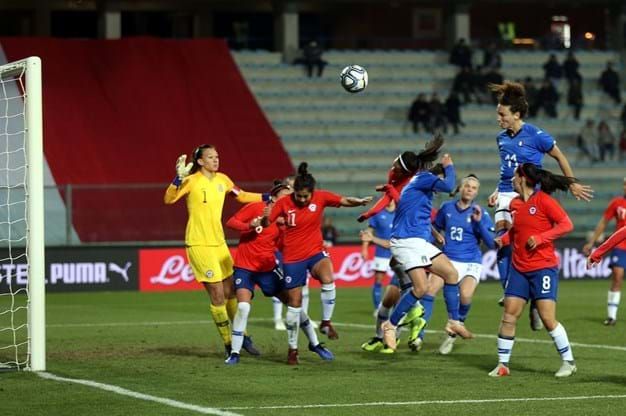 من لقاء إيطاليا وتشيلي