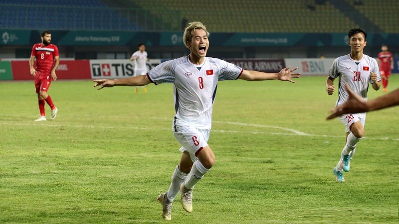 الفيتنامي نجويان فان توان بعد تسجيله هدف الفوز بمرمى سوريا في الألعاب الآسيوية 2018