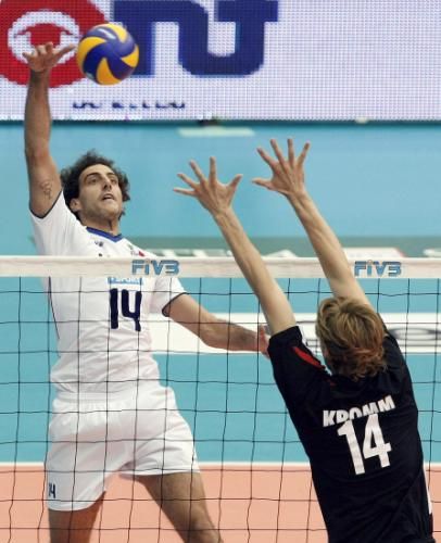 2010-10-01t210300z_01_amp113_rtridsp_3_volleyball_reuters