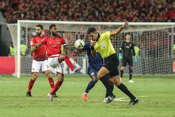 عبيد خلال مباراة الأهلي والترجي