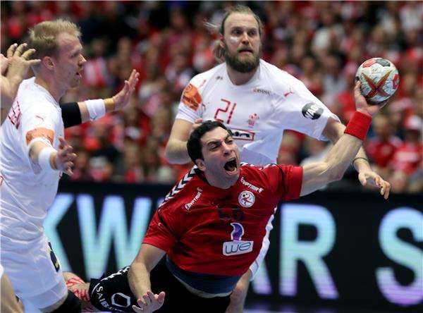 أحمد الأحمر من مواجهة الدنمارك