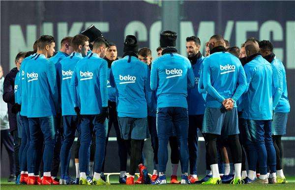 لاعبو برشلونة في تدريبات اليوم