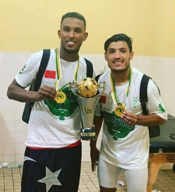 سند الورفلي (على اليسار)