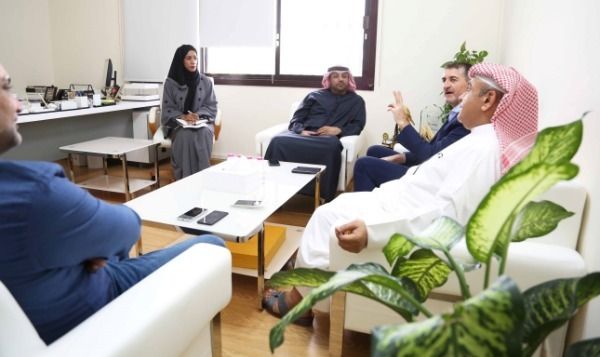 من الاجتماع