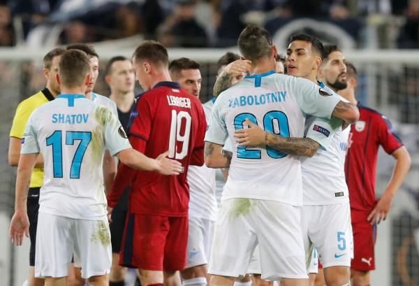 لياندرو باريديس مع لاعبي زينيت