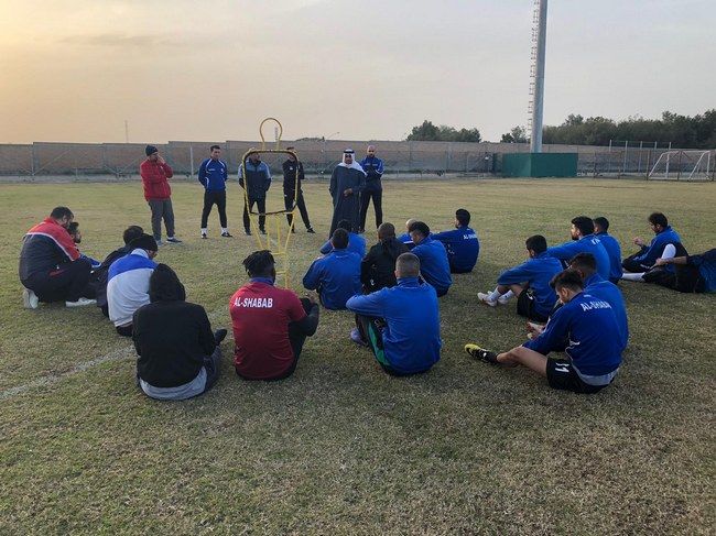 جابر الزنكي مع اللاعبين