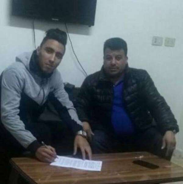 جانب من التوقيع