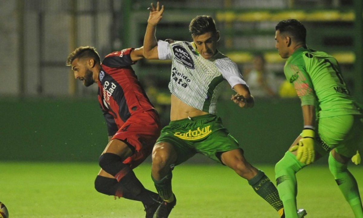 من مباراة ديفنسا وسان لورينزو