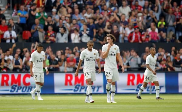 رابيو مع لاعبي سان جيرمان