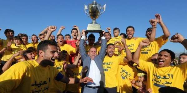 العهد حامل لقب الكأس
