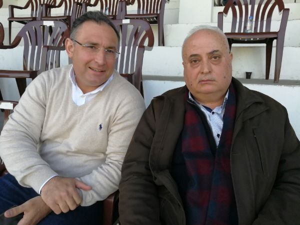 غسان يكن (على اليمين)