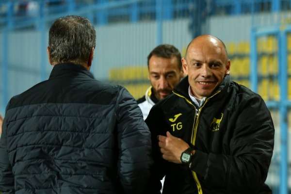 تاكيس جونياس