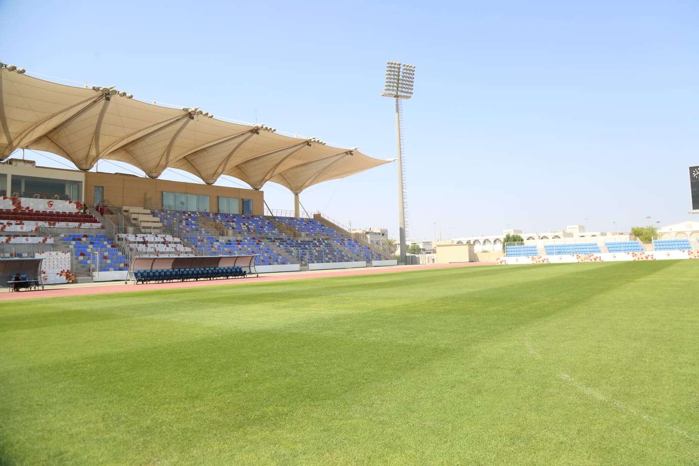 استاد مدينة خليفة