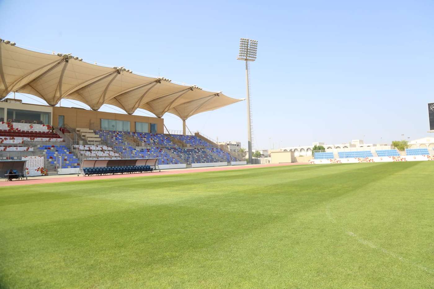 استاد مدينة خليفة