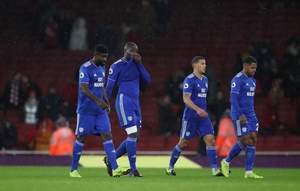 بامبا مع لاعبي كارديف